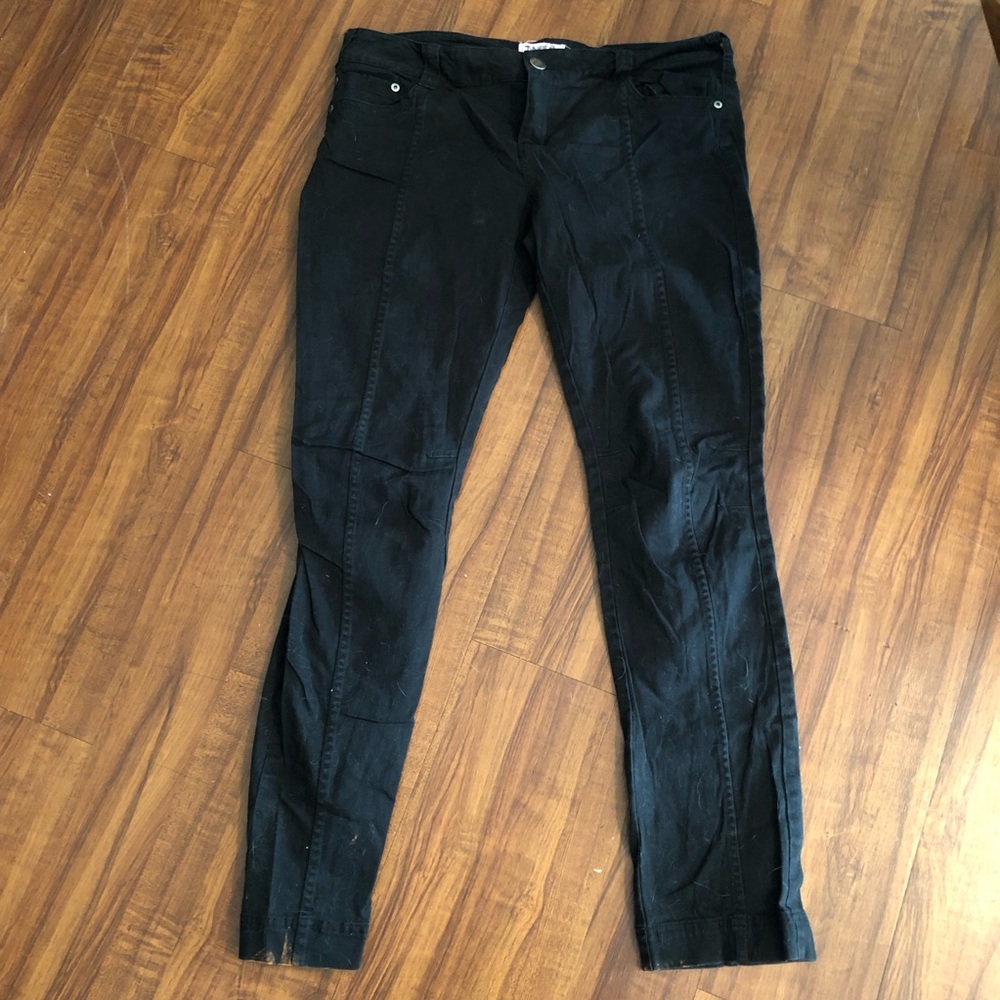 Ocean pacific Black skinny jeans with beautiful button down pockets in back.